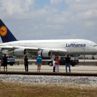 El Airbus A380 de Lufthansa Aterriza en Miami